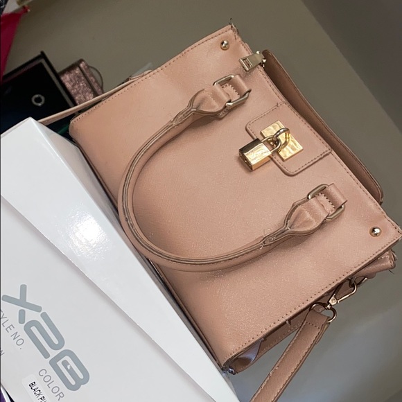 CROSS BODY PURSE w STRAPS - Picture 2 of 5